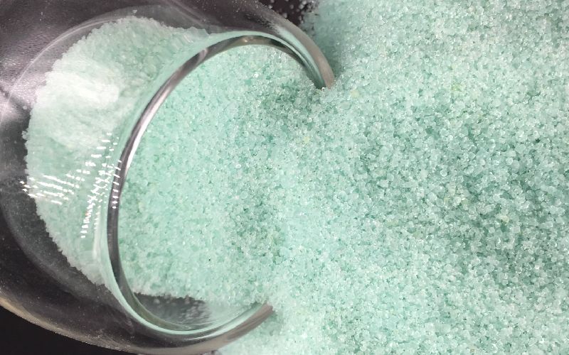 سولفات آهن چیست؟ 8 کاربرد بی نظیر سولفات آهن