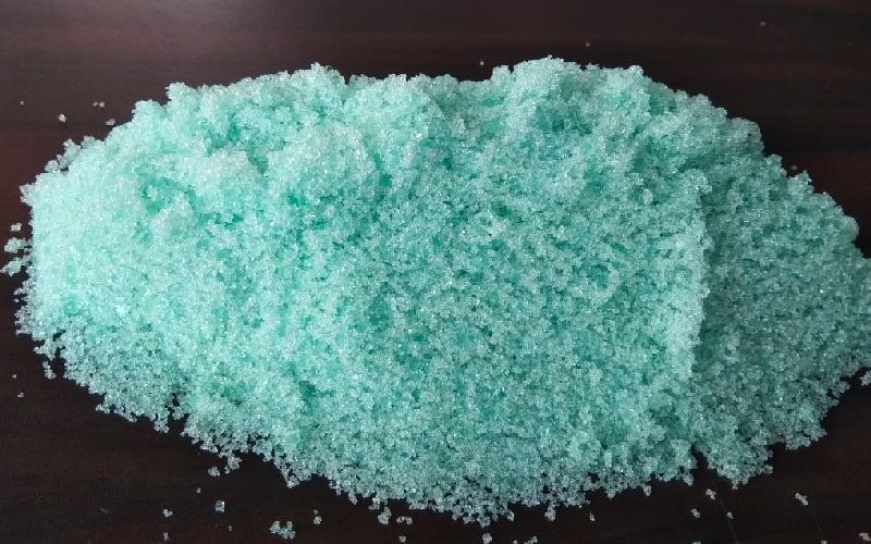 سولفات آهن چیست؟ 8 کاربرد بی نظیر سولفات آهن
